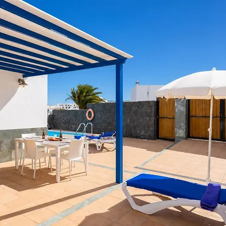 Acomari Villa *