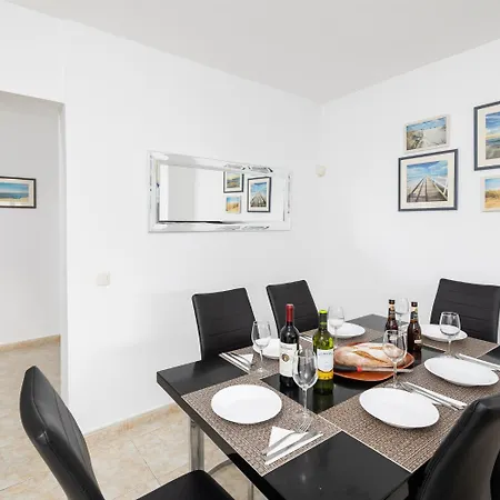 Вилла Acomari *